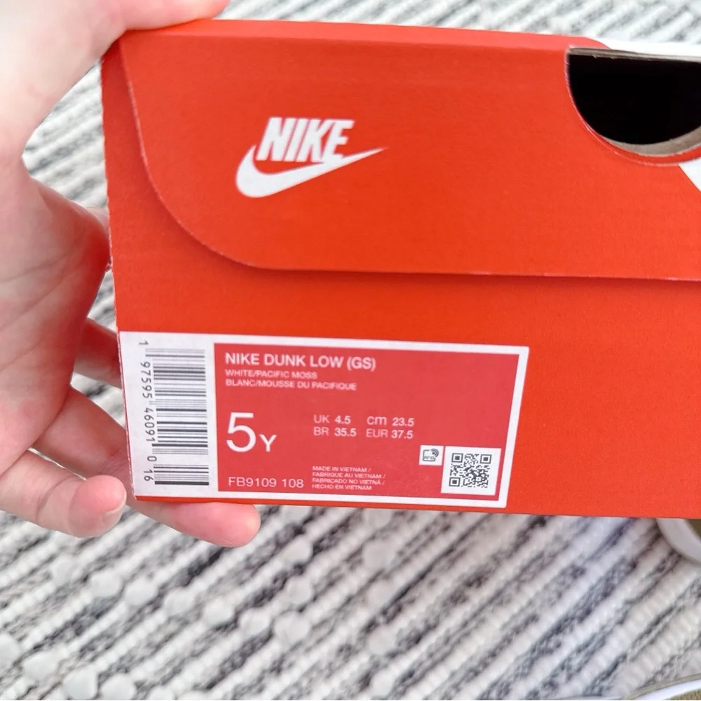 Nike Women’s Low Top Sneakers in Olive Green and White - Picture 10 of 10